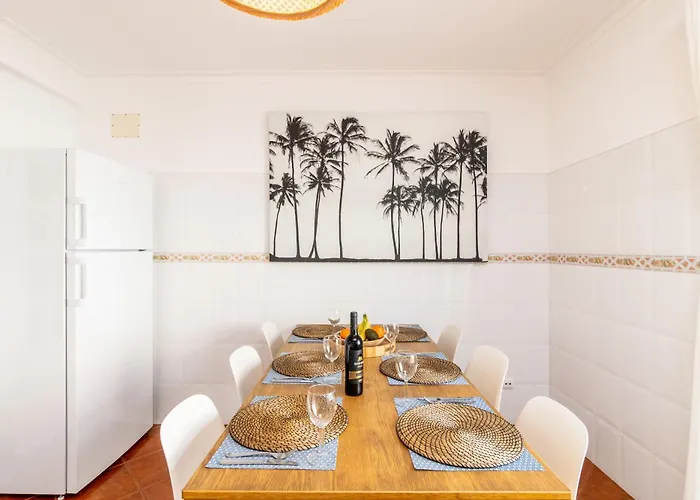Baleal Happiness Surf House *