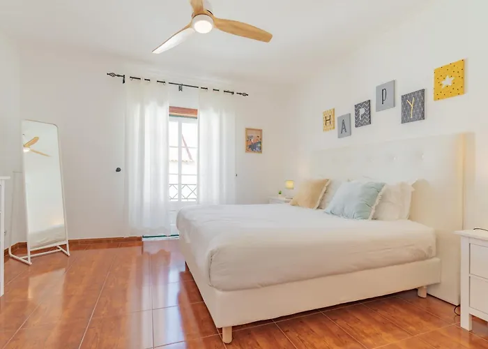 Baleal Happiness Surf House *